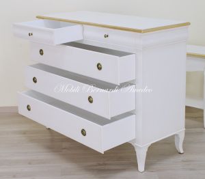 Wooden bedroom chest of drawers with white finish and gold leaf profiles